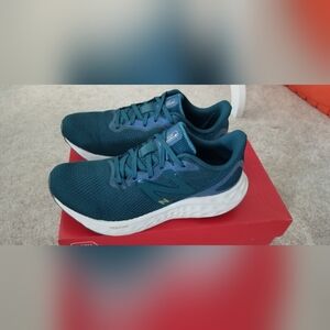 Like New! New Balance Women's Fresh Foam Arishi V4 Running Shoe